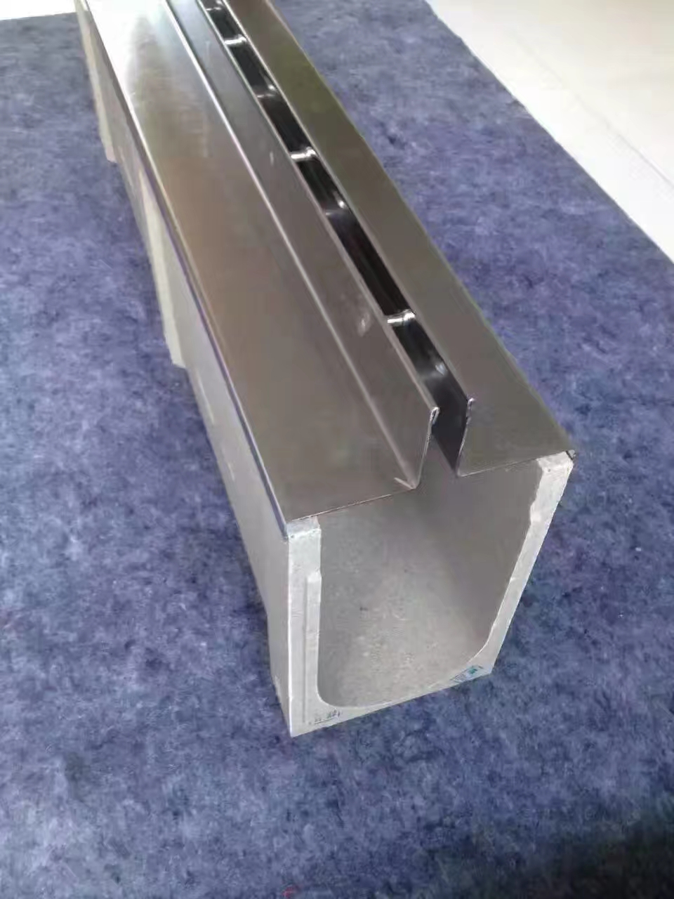 樹(shù)脂混凝土排水溝制品3